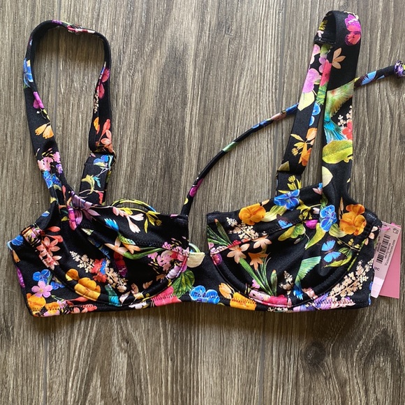 NWT V.Secret Swim Top - Picture 3 of 4
